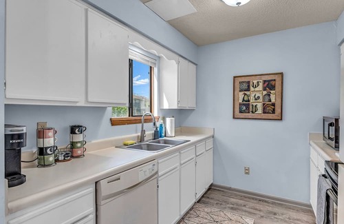 Southwest Topeka House | Spacious townhome - 2-bedrooms with King Beds in quite cul-de-sac - sleeps 6