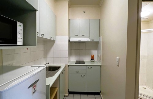 Carlton South Apartment | Family-Friendly 2BR Apartment for 5 | Melbourne CBD | Free Wi-Fi