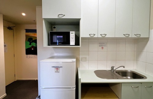 Carlton South Apartment | Family-Friendly 2BR Apartment for 5 | Melbourne CBD | Free Wi-Fi