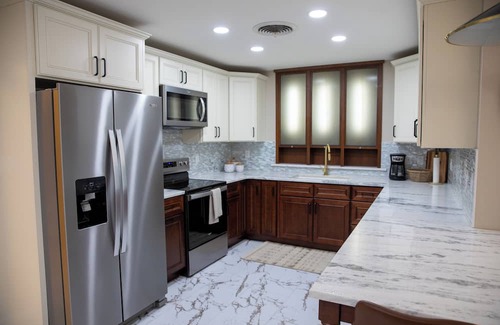Terre Haute Apartment | Charming 2-bedroom apartment close to Universities in downtown Terre Haute.