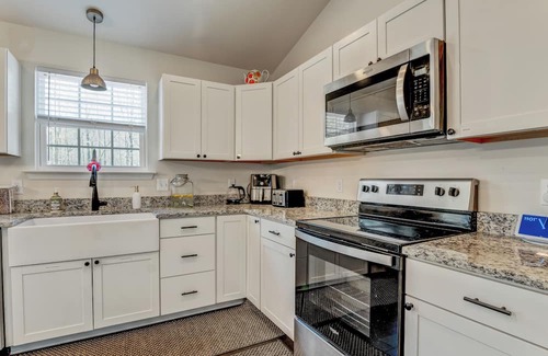 Livingston House | Studio, Sauna, Ice Plunge, Deck, Patio, Private Trail, Gazebo