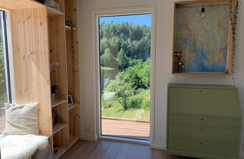 Porsgrunn House | Idyllic 4 Room Lake House w/Option for 2 Glamping Tents & SUP-Private Dock