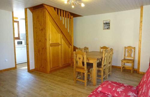 La Chapelle-en-Valgodemard Ski Chalet | 6/8 person duplex apartment in a chalet in the heart of the Ecrins mountains