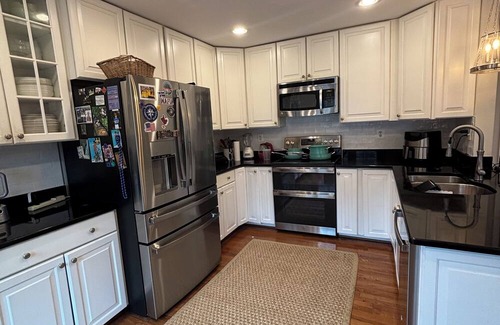 Idylwood House | Spacious and renovated 4-bedroom townhome in Tysons-Falls Church