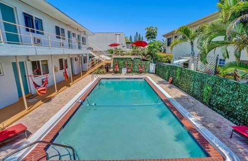 North Beach Apartment | Secluded Hollywood Studio, Walk to Beach and Boardwalk