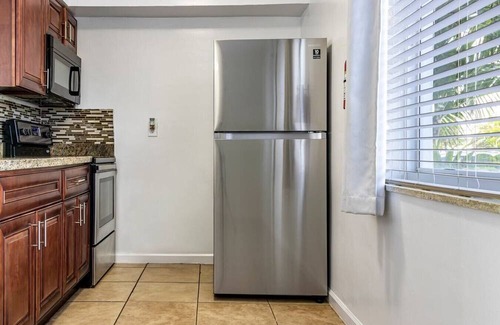 North Beach Apartment | Secluded Hollywood Studio, Walk to Beach and Boardwalk