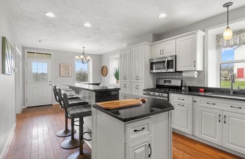 York Other | DOVER HILTON FARMHOUSE