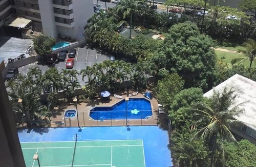 Waikiki Apartment | Romantic View walk to beach*shopping* Friday fun