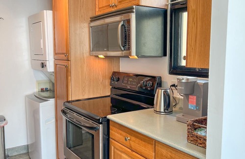 Waikiki Condo | Serene Waikiki Skytower 1-Bedroom | Open-Air Lanai