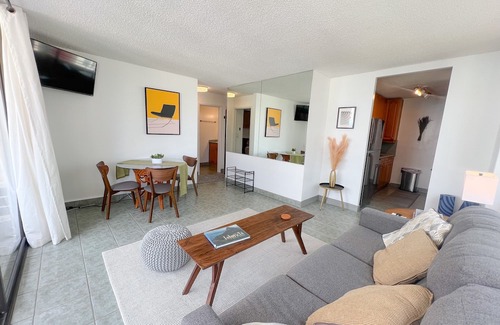 Waikiki Condo | Serene Waikiki Skytower 1-Bedroom | Open-Air Lanai