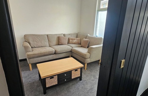 Gillingham House | Renovated, 4 Bed 2 Bath - Close to Hospital and Town