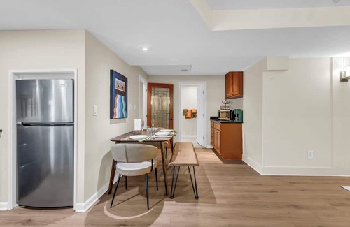 Overland Park Apartment | Piano Suite