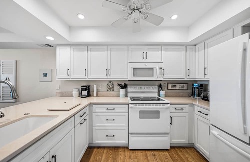 Boca Grande House | Sundown 11 - 2 bed/2.5 Bath - Beachfront - Community Pool - Large Living Area!
