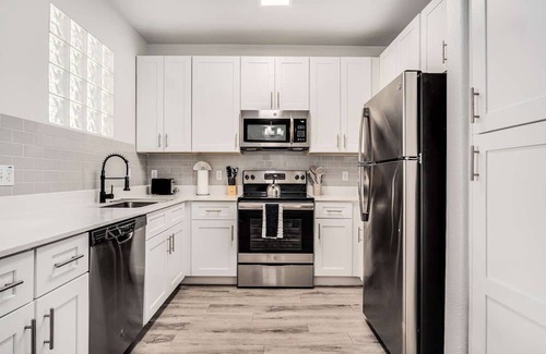 Glendale Sports and Entertainment District Apartment | Boulevard Stays 1BR by the Stadium Pool, Parking, Gym 11