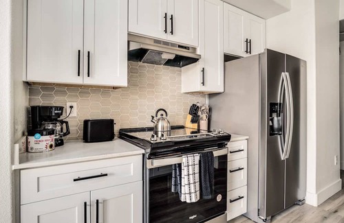 Glendale Sports and Entertainment District Apartment | Boulevard Stays 2BR by Stadium Pool, Parking, Gym 10