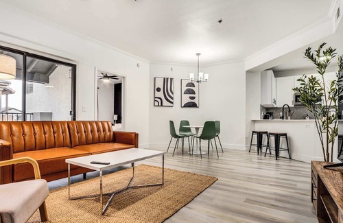 Glendale Sports and Entertainment District Apartment | 2BR by Stadium Pool, Parking, Gym 05
