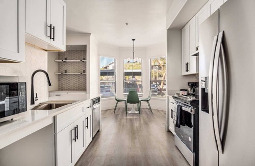 Glendale Sports and Entertainment District Apartment | 2BR by Stadium Pool, Parking, Gym 06