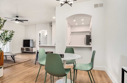 Glendale Apartment | Luxe 2BR by the Stadium Pool, Parking, Gym 05