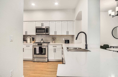 Glendale Apartment | Luxe 2BR by the Stadium Pool, Parking, Gym 05
