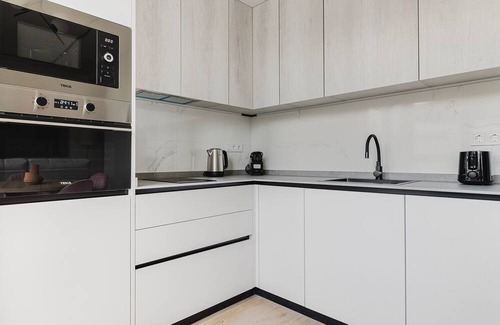 Cotos Apartment | Blueground | Castilla, AC & w/d, nr Retiro