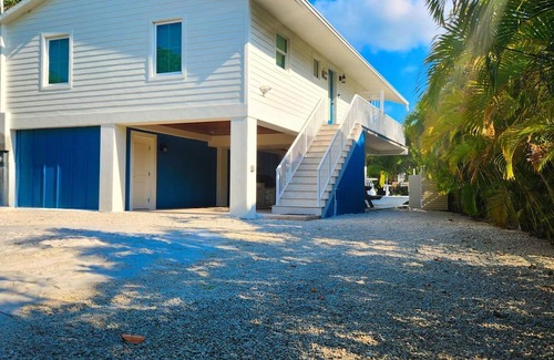 Tavernier House | 2 Bedroom Updated Canal Home