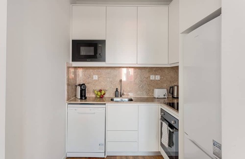 Santo Amaro Apartment | Lisbon Living Alcântara – Modern 2BR Flat
