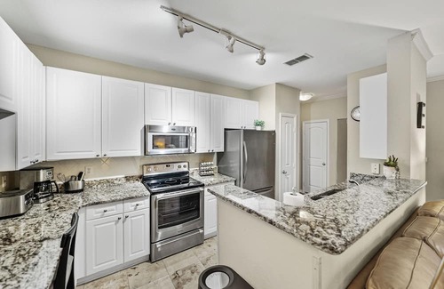 Carver City - Lincoln Gardens Condo | Stay in trendy MIDTOWN TAMPA!Close to everything including the airport!
