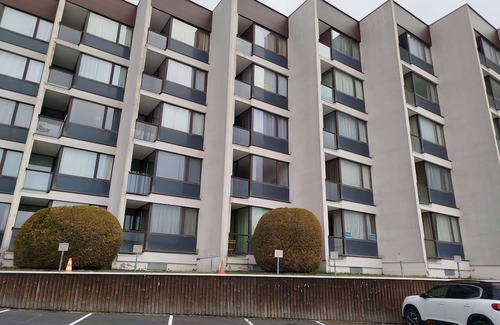 Besse-et-Saint-Anastaise Apartment | Apartment 6 people resort center.private parking.pets welcome