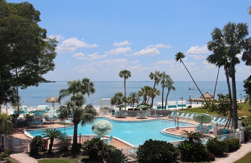 Pinellas Point House | Cabanas by the Beach for Your Private Getaway - Ideal Group Getaway