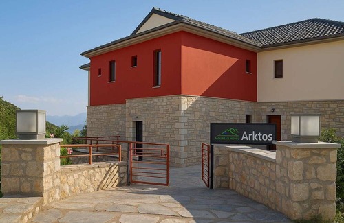 Ligiades Condo | Superior Comfort with Lake Views | Arktos Hotel