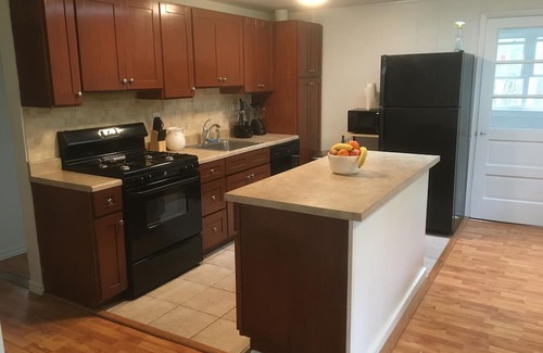 Ancramdale Cottage | Summer Rental -3-bedroom cottage in Ancramdale. Private swimming lake with beach