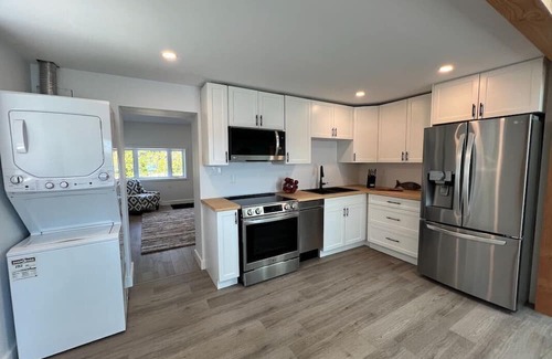 Bobcaygeon Cottage | Luxury Waterfront Bungalow on Sturgeon Lake