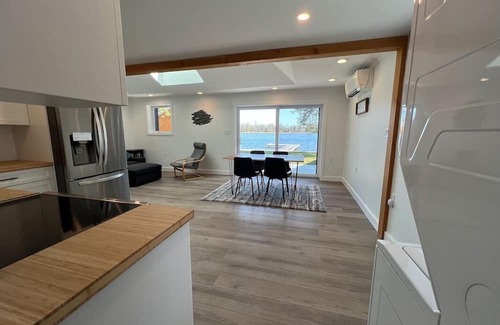 Bobcaygeon Cottage | Luxury Waterfront Bungalow on Sturgeon Lake