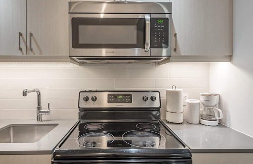 Old Montreal Condo | Square Victoria - 100 Walkscore