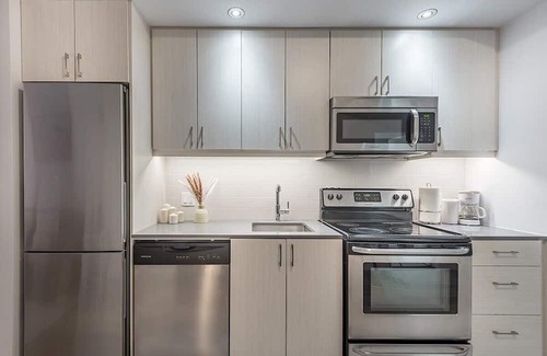 Old Montreal Condo | Square Victoria - 100 Walkscore
