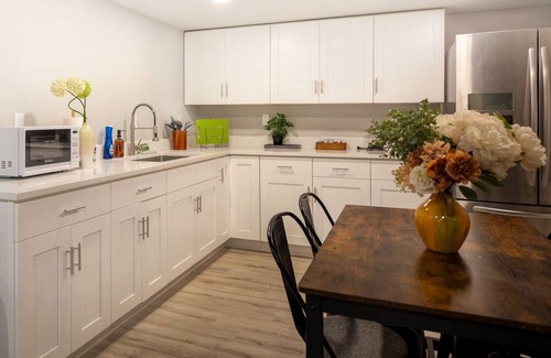 Bryn Mawr-Skyway House | Cozy and Bright Renovated 2B Lower (private entry)