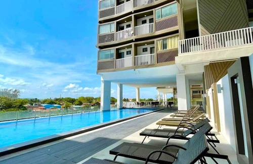 Jaro Apartment | "Stylish Studio Retreat: Comfort, Relaxation, and More"