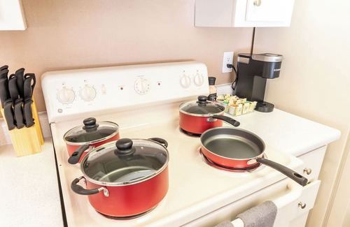 Mesa Apartment | Cozy Spot: Near Hospitals/Airport - Workspace