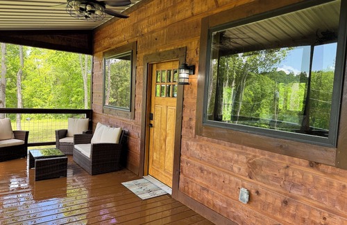 Dandridge Apartment | Cabin in the woods!
