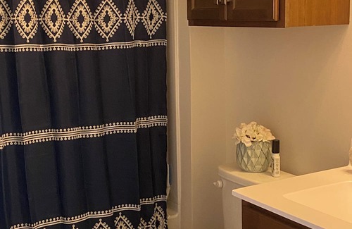 Tabor City House | Charming 2-bedroom house in Tabor City with WiFi andAC. Covered Back Porch.