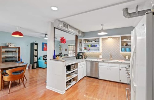 Blackshear-Prospect Hill House | Huge 4 Bedroom MCM House, Walk to Downtown!