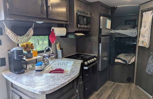 Oxford House | Quaint RV with AC in charming Oxford