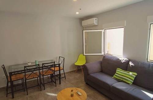 Diputacion de Cartagena Casco Apartment | The Pretty and Reformed Home