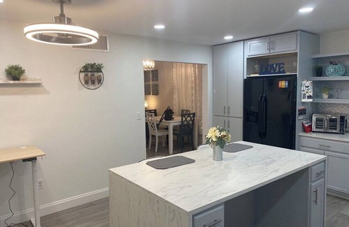 North Miami House | Serene 2-bedroom house with AC in North Miami
