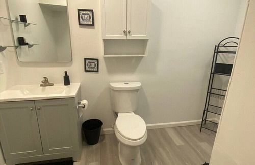 North Miami House | Serene 2-bedroom house with AC in North Miami