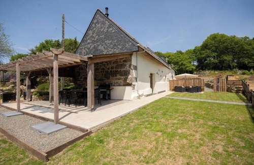 Bulat-Pestivien House | Bulat-Pestivien Retreat with 4 spacious Bedrooms