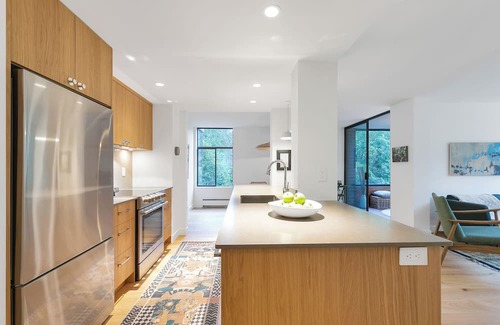 West Side Apartment | D38 - Large 2 bedroom 2 bathroom