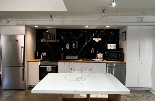 Gastown Apartment | Spacious Heritage Loft in the Heart of Gastown (Pet Friendly!)