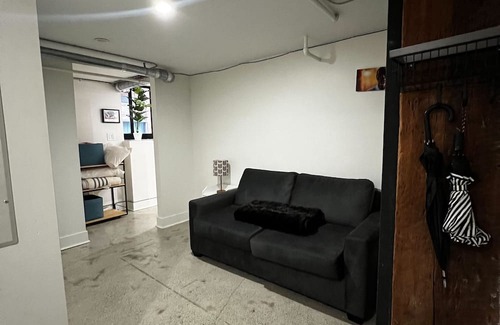 Gastown Apartment | Spacious Heritage Loft in the Heart of Gastown (Pet Friendly!)