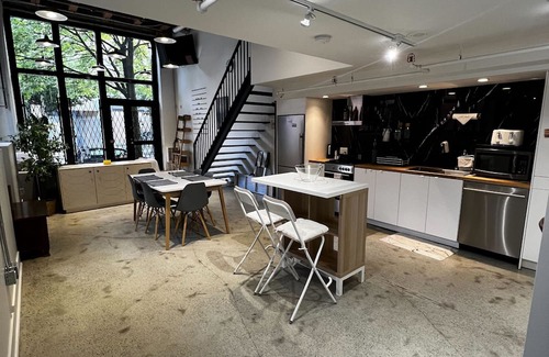 Gastown Apartment | Spacious Heritage Loft in the Heart of Gastown (Pet Friendly!)